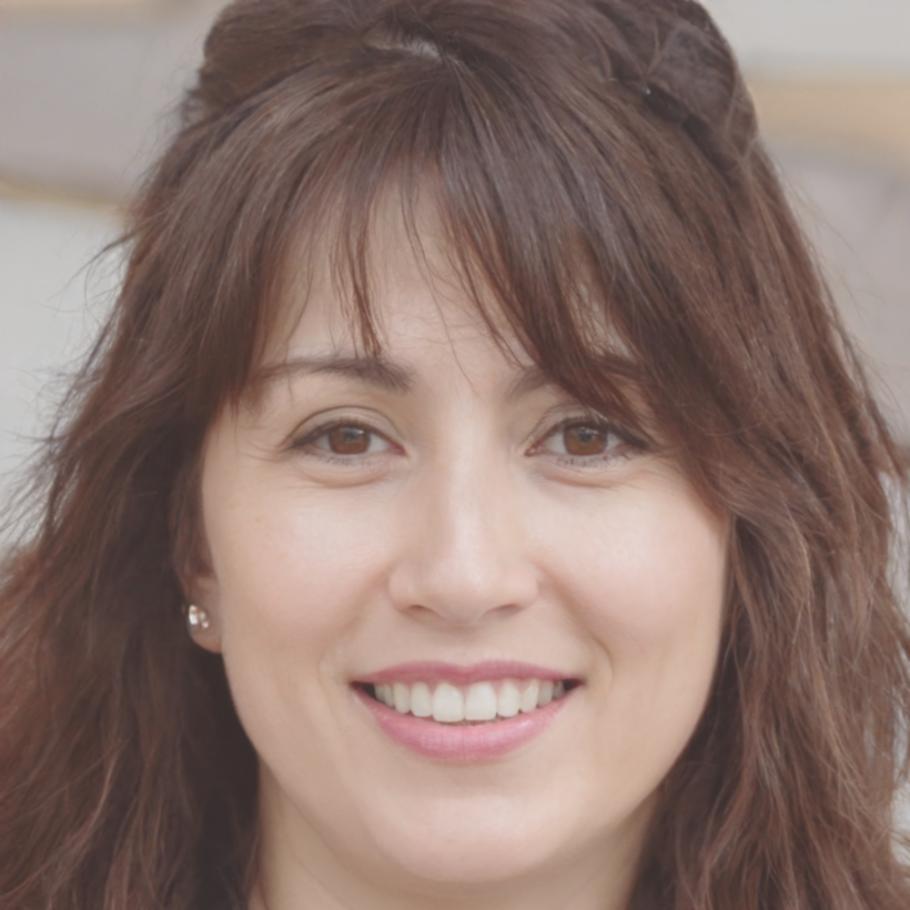 Almudena Cervantes, graduada del programa de protección financiera